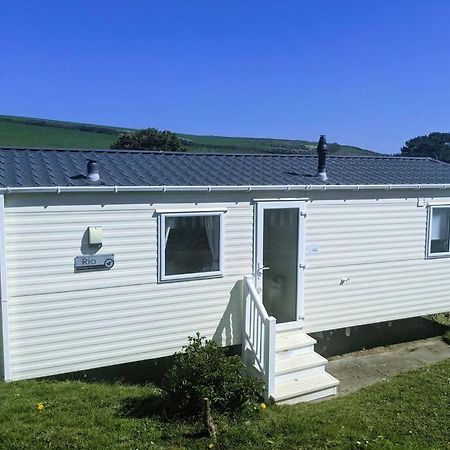 Large 4 Person Couples And Family Caravan In Newquay Bay Resort Kültér fotó