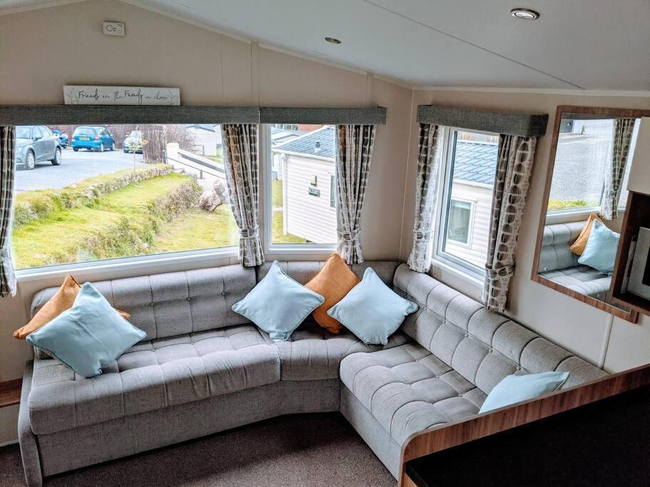 Large 4 Person Couples And Family Caravan In Newquay Bay Resort Kültér fotó