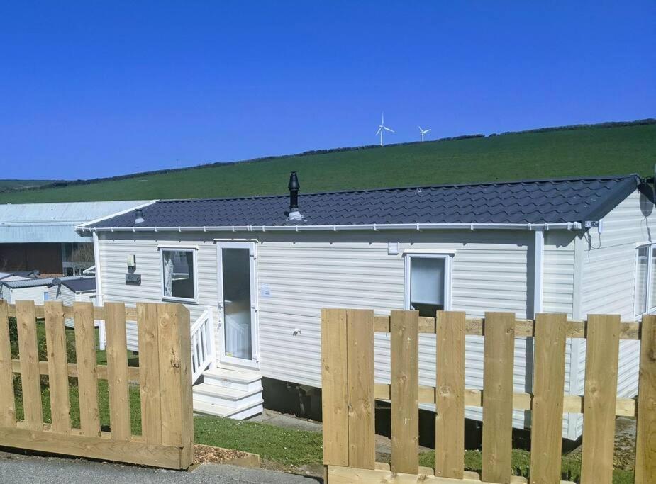 Large 4 Person Couples And Family Caravan In Newquay Bay Resort Kültér fotó