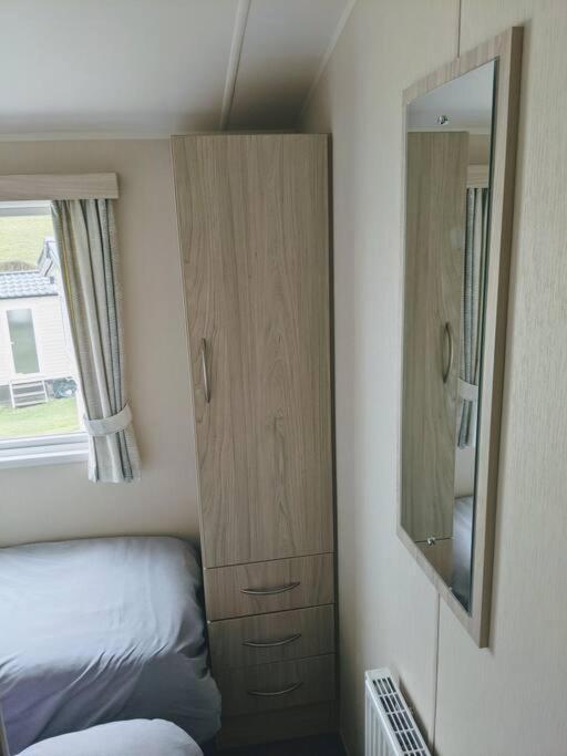 Large 4 Person Couples And Family Caravan In Newquay Bay Resort Kültér fotó