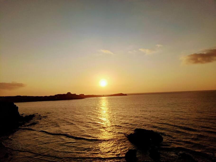 Large 4 Person Couples And Family Caravan In Newquay Bay Resort Kültér fotó