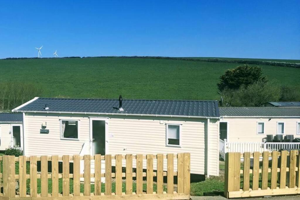 Large 4 Person Couples And Family Caravan In Newquay Bay Resort Kültér fotó