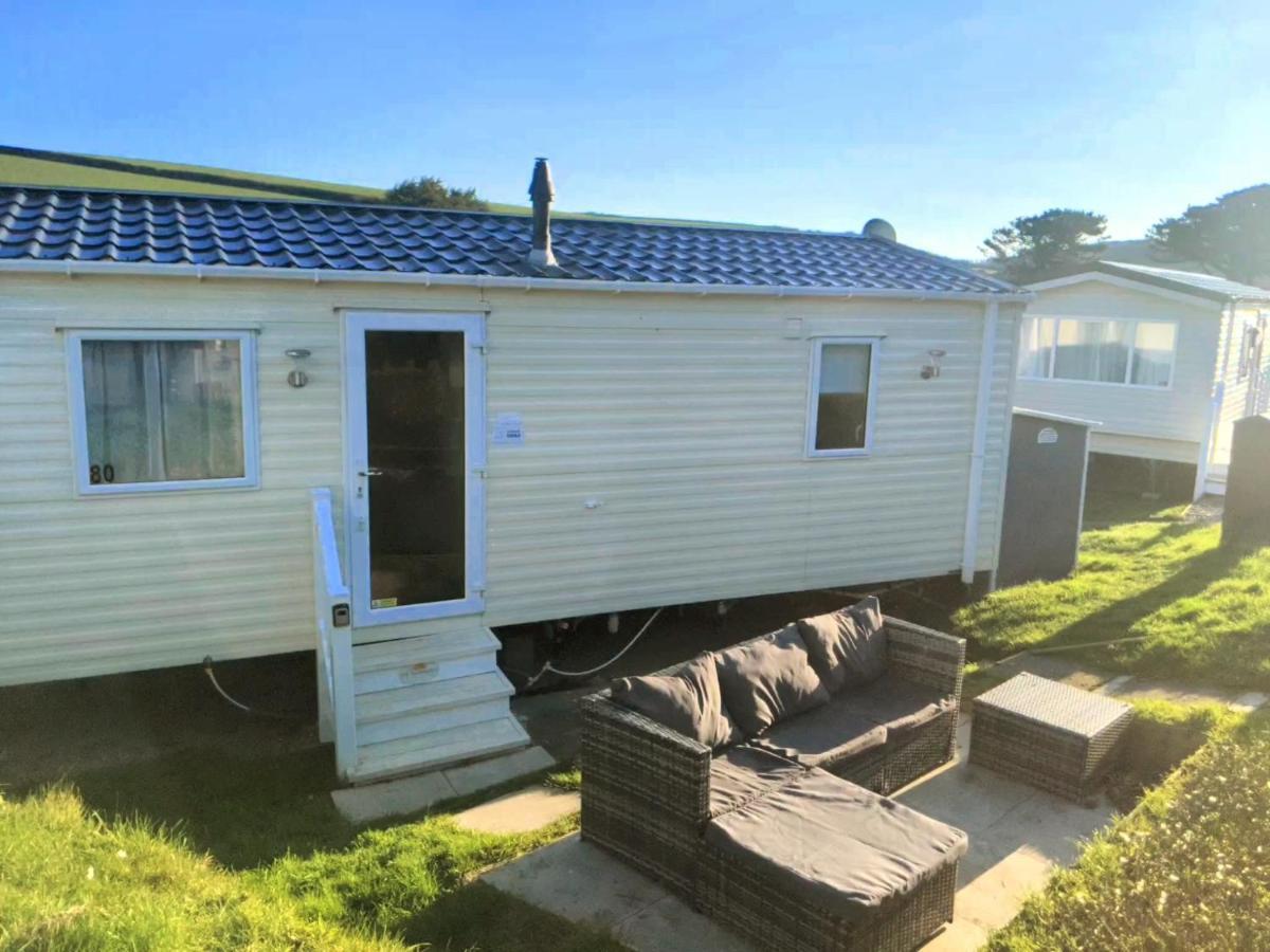 Large 4 Person Couples And Family Caravan In Newquay Bay Resort Kültér fotó