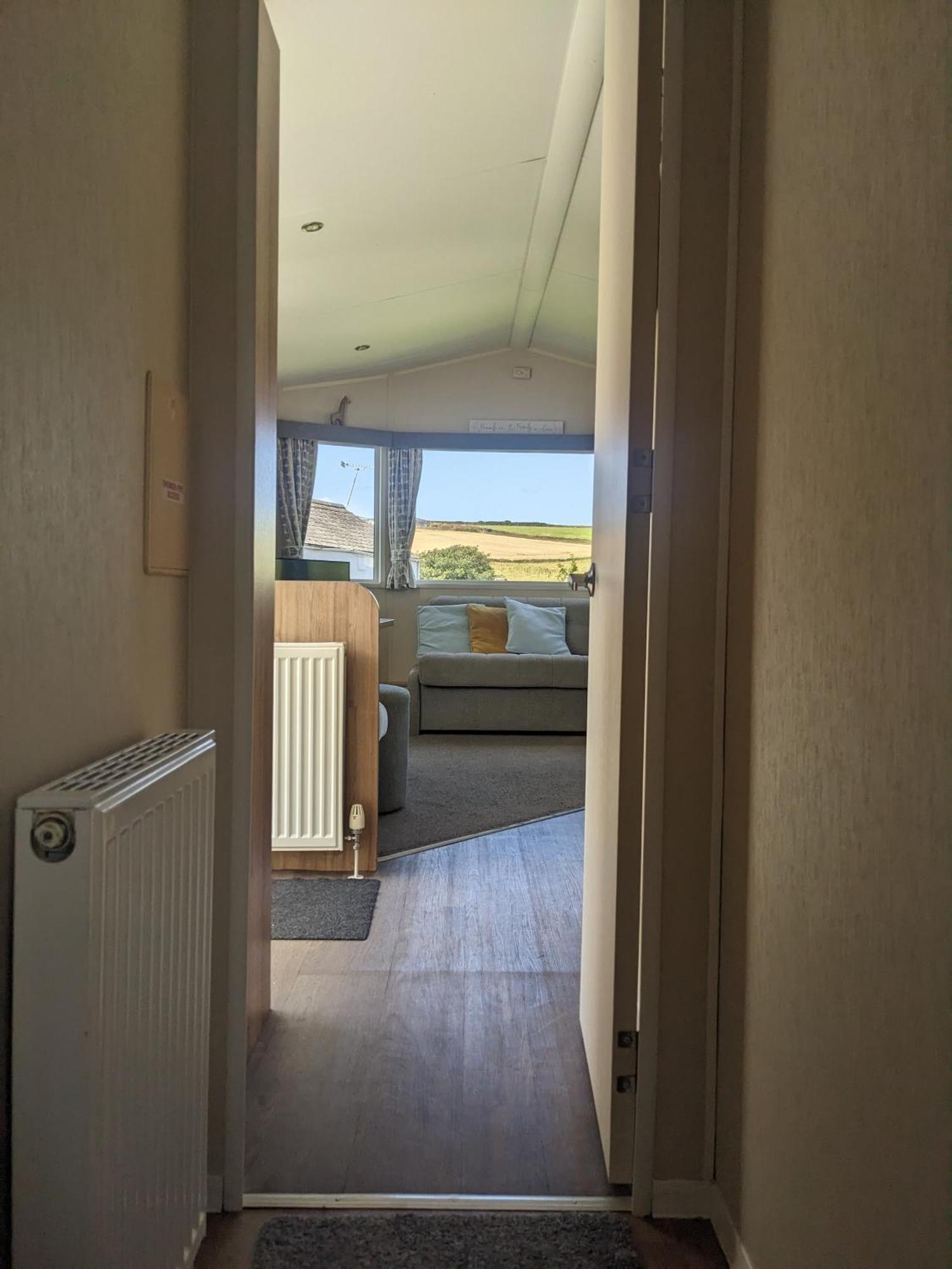 Large 4 Person Couples And Family Caravan In Newquay Bay Resort Kültér fotó