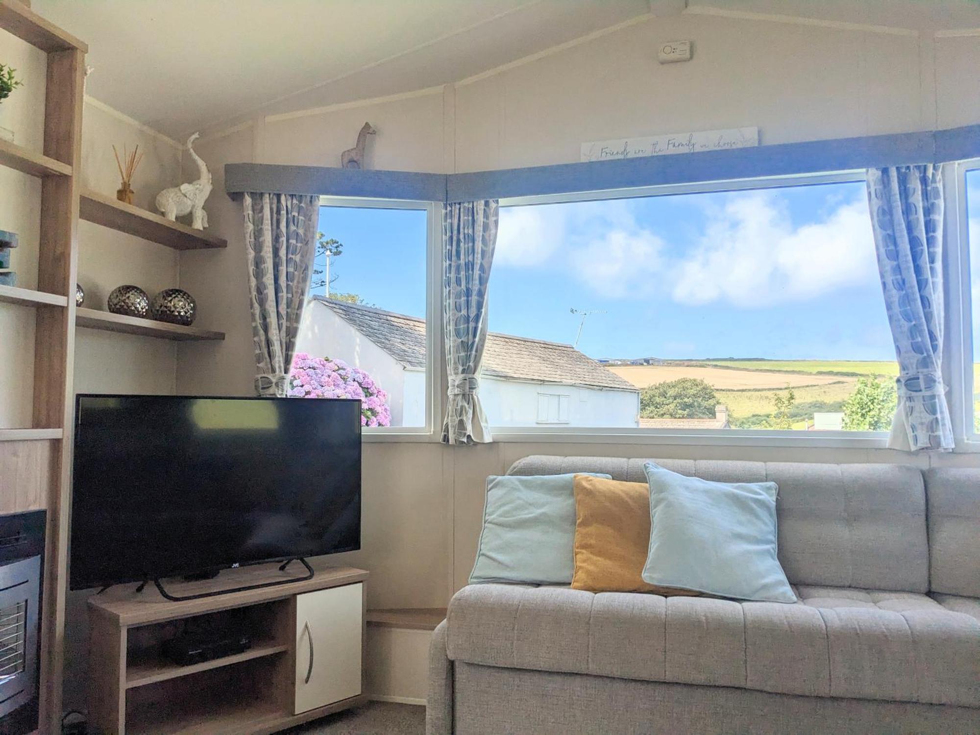 Large 4 Person Couples And Family Caravan In Newquay Bay Resort Kültér fotó
